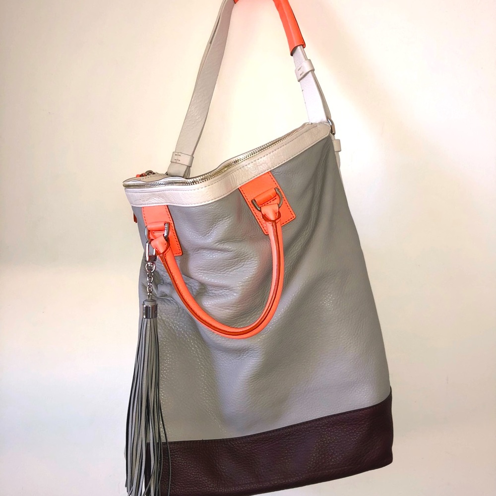 DVF shoulder bag that adds a soft brightness to your look.